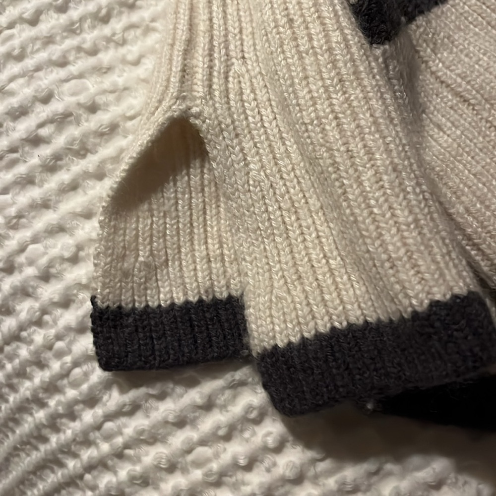 Splendid Sweater - Picture 3 of 4